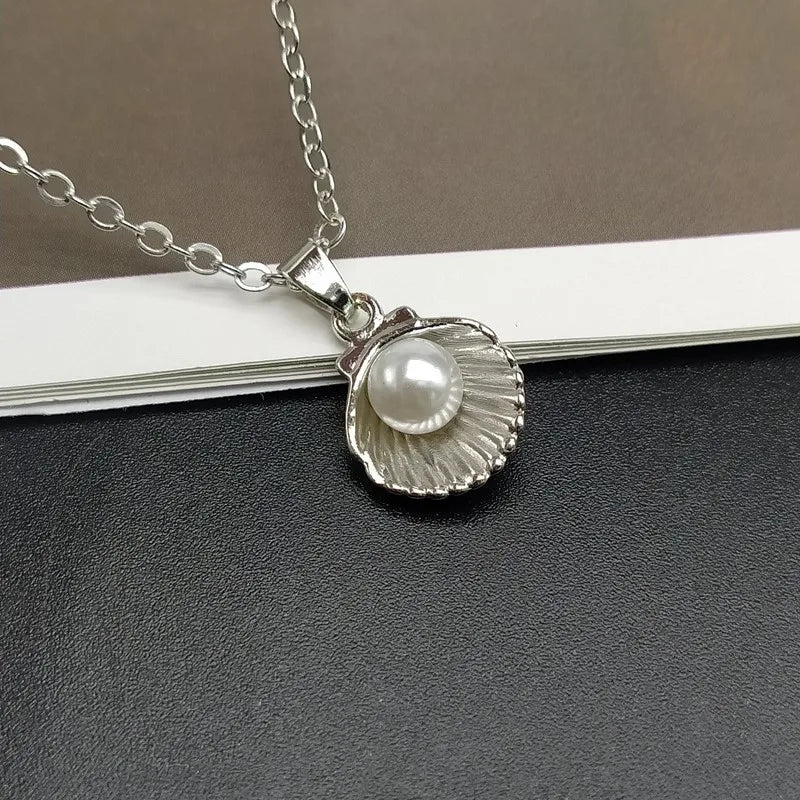 Shell Pearl Pendant Choker Necklace