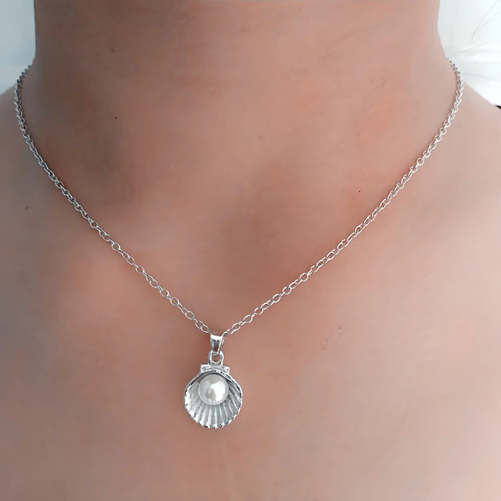Pearl Shell Pendant Necklace