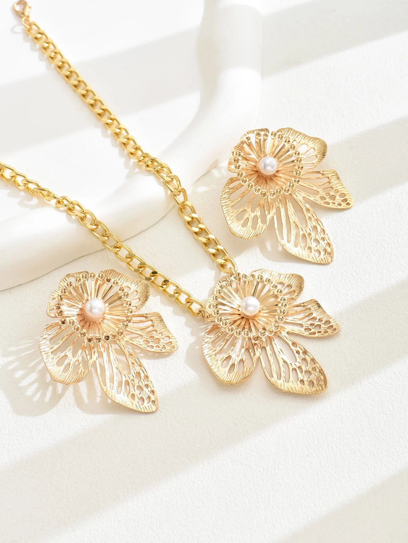 Gold Color Hallowout Stamping Big Flower Pearl Necklace Earrings Set