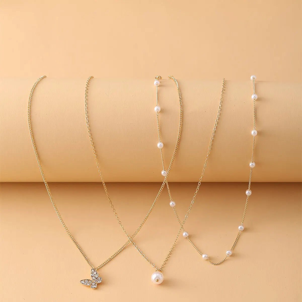 Retro Multilayer Butterfly Pendant Artificial Pearl Clavicle Chain Necklace