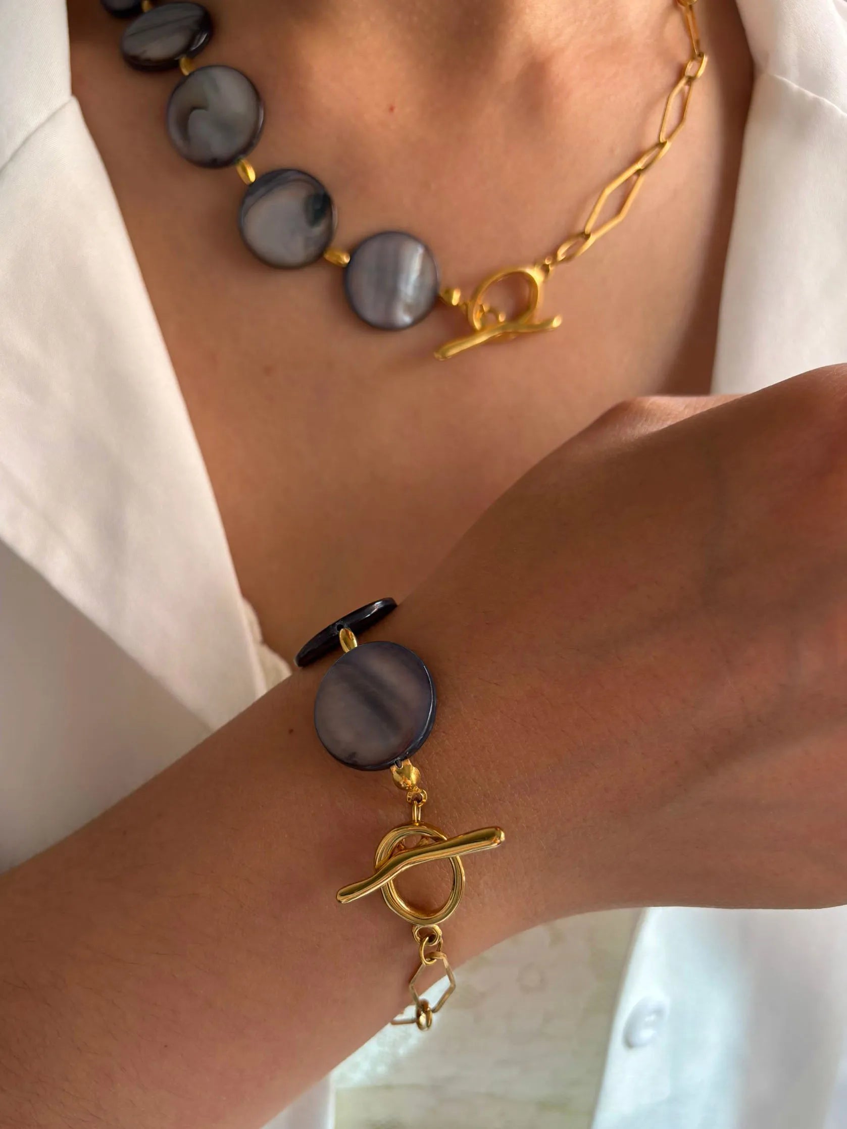 Stainless Steel Grey Round Natural Shell Bracelet Necklace Jewelry Set