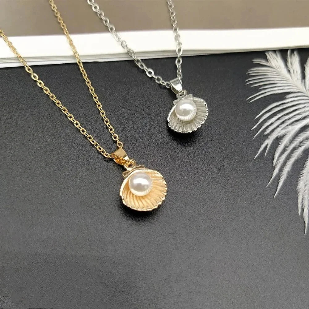 Pearl Shell Pendant Necklace