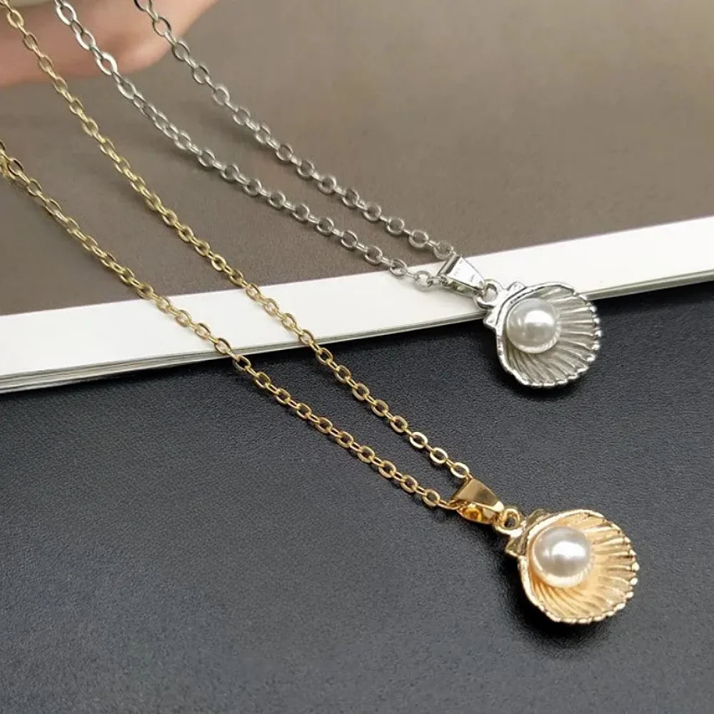 Pearl Shell Pendant Necklace