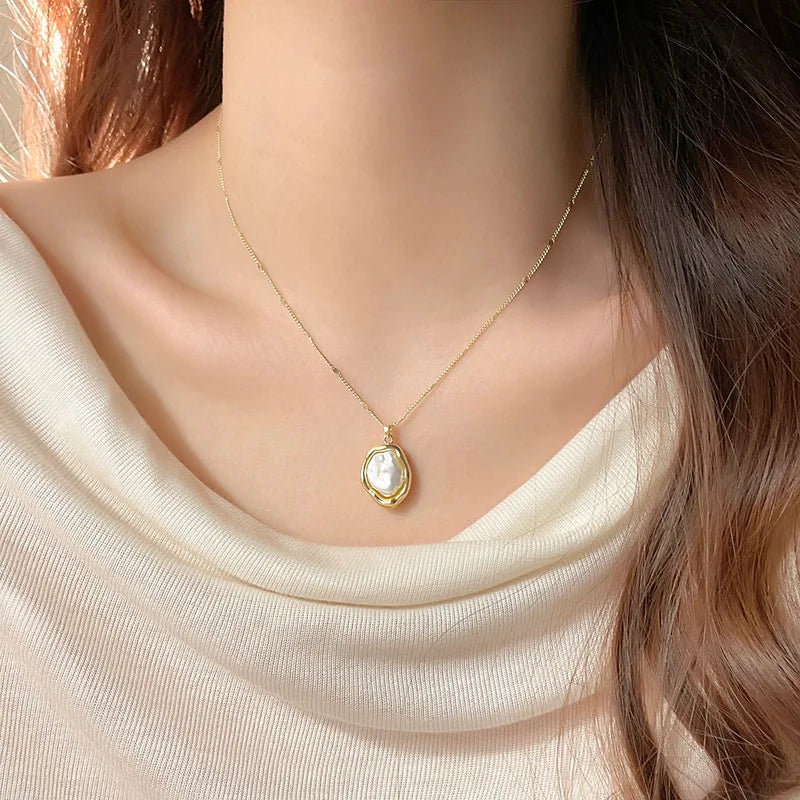 Irregular Baroque Pearl Pendant Necklace