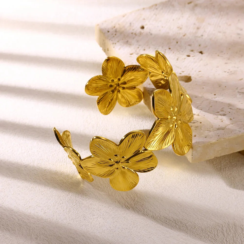 Chic Gold Color Elegant Flower Shaped Cuff Bracelet