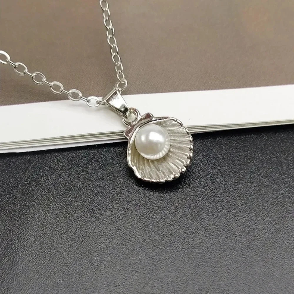 Pearl Shell Pendant Necklace