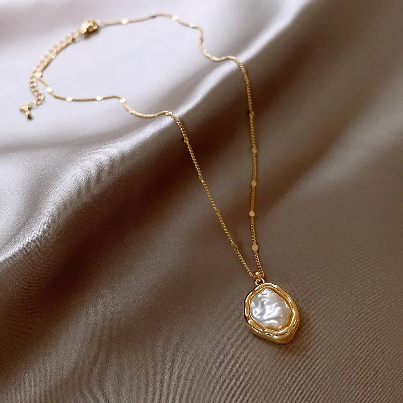 Irregular Baroque Pearl Pendant Necklace
