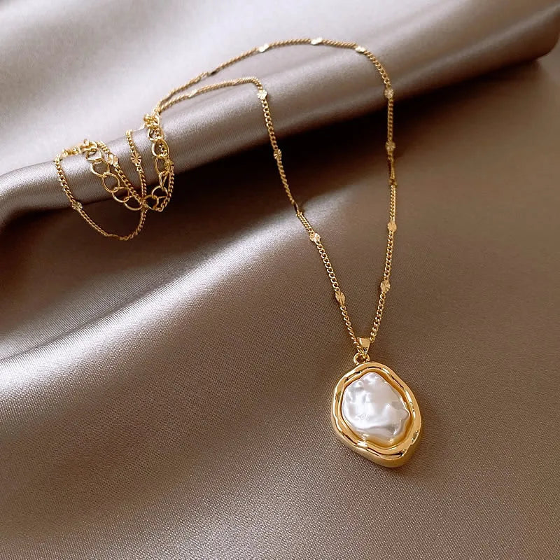 Irregular Baroque Pearl Pendant Necklace