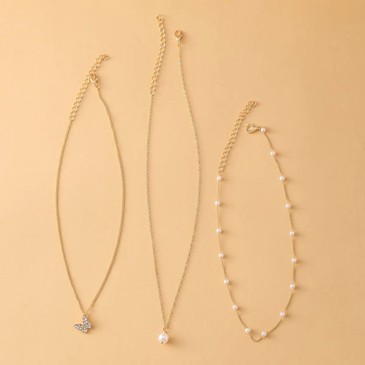 Retro Multilayer Butterfly Pendant Artificial Pearl Clavicle Chain Necklace