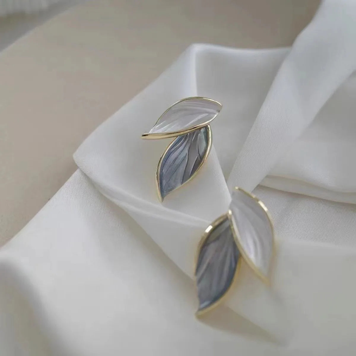 Retro Blue White Leaf Elegant Fashionable Earrings