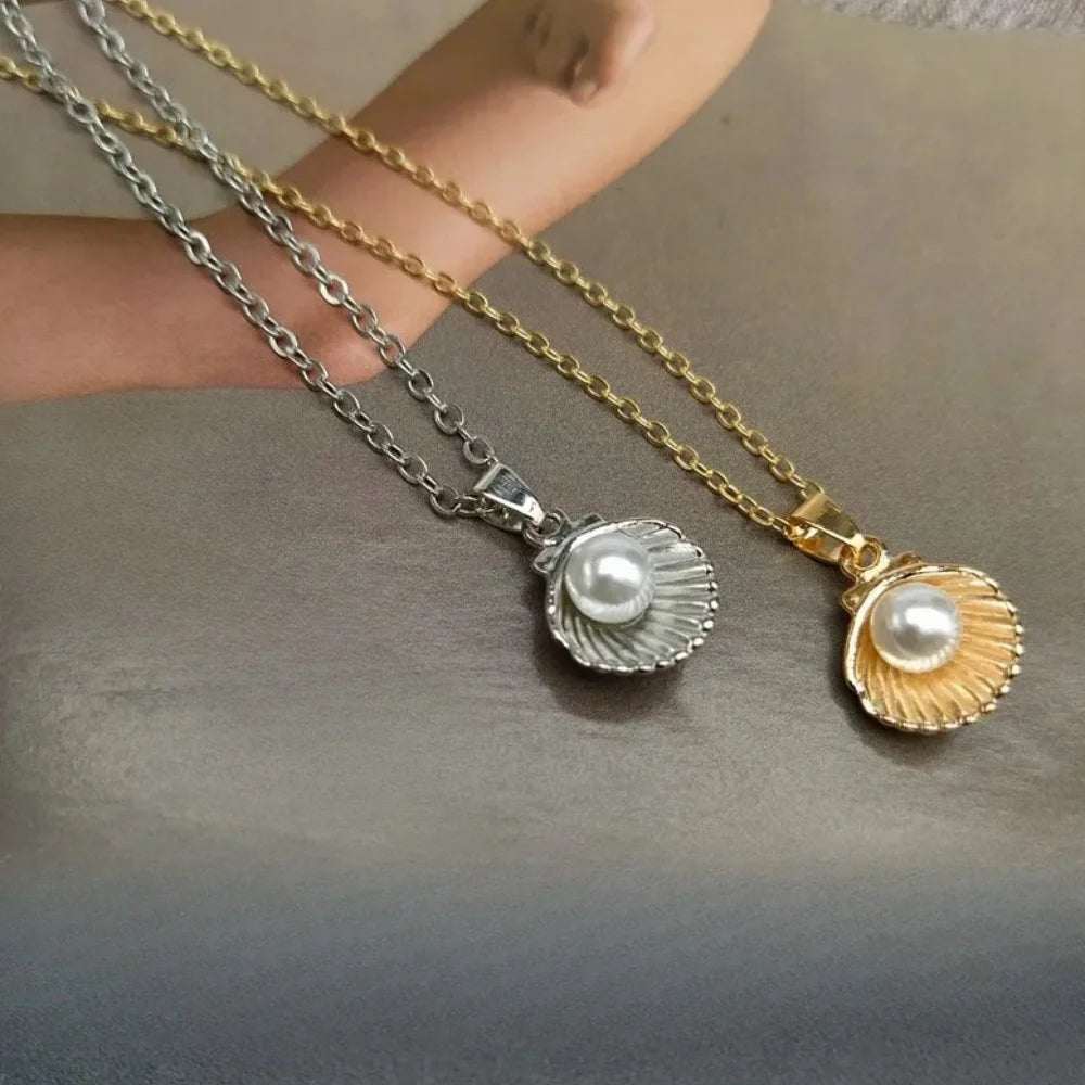 Pearl Shell Pendant Necklace