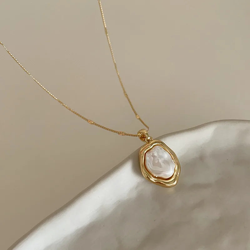 Irregular Baroque Pearl Pendant Necklace