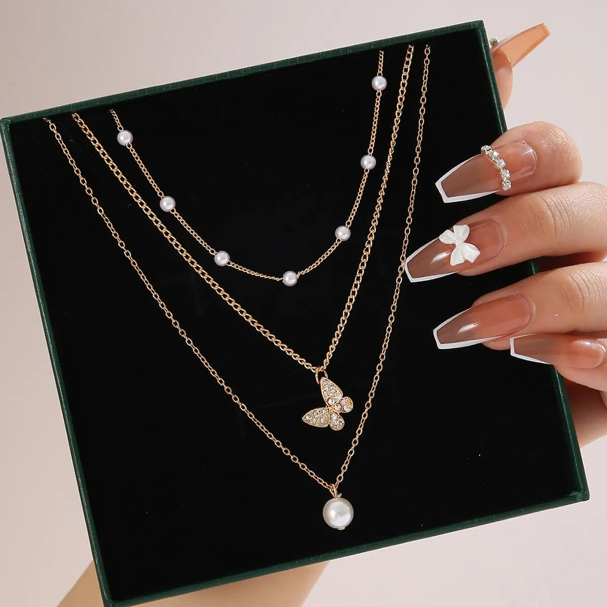 Retro Multilayer Butterfly Pendant Artificial Pearl Clavicle Chain Necklace