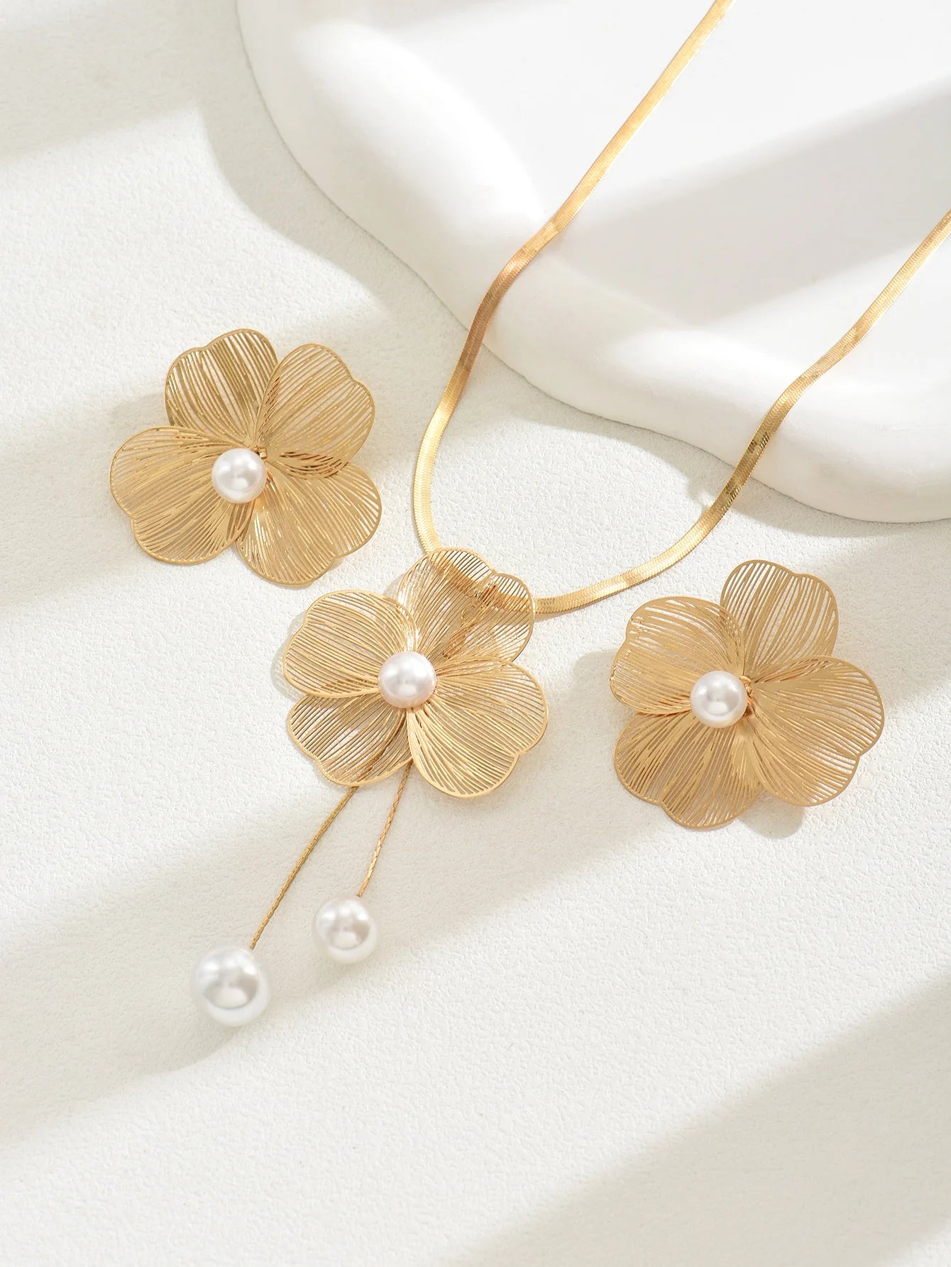 Gold Color Hallowout Stamping Big Flower Pearl Necklace Earrings Set