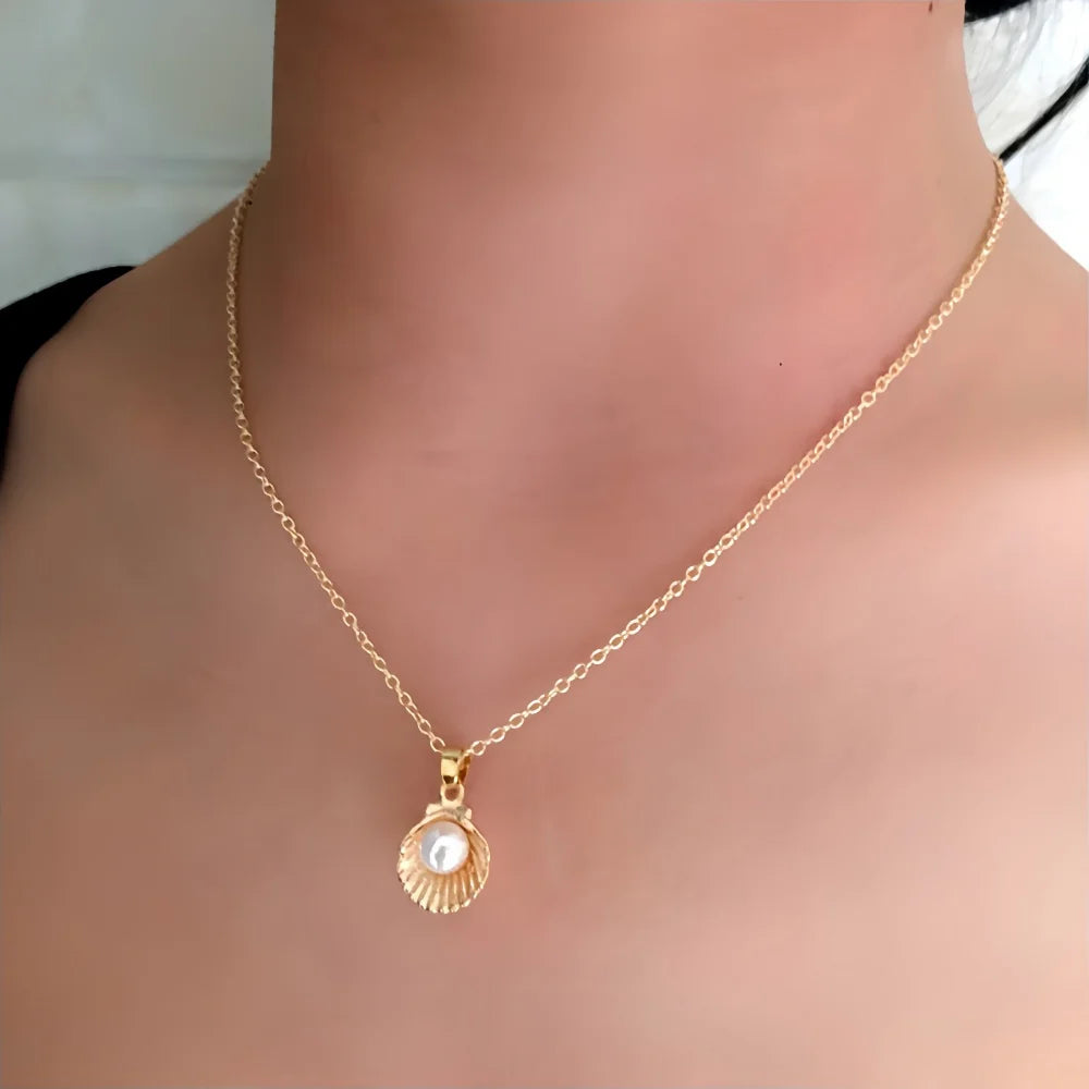 Pearl Shell Pendant Necklace